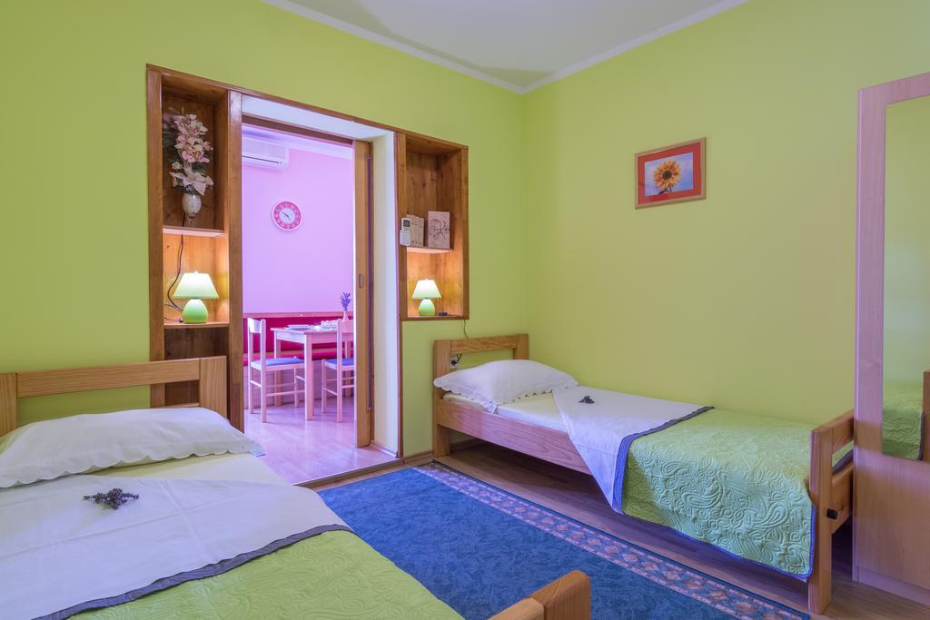 Apartment Danica Maslenica Buitenkant foto