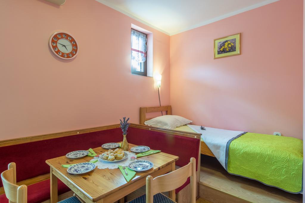 Apartment Danica Maslenica Buitenkant foto